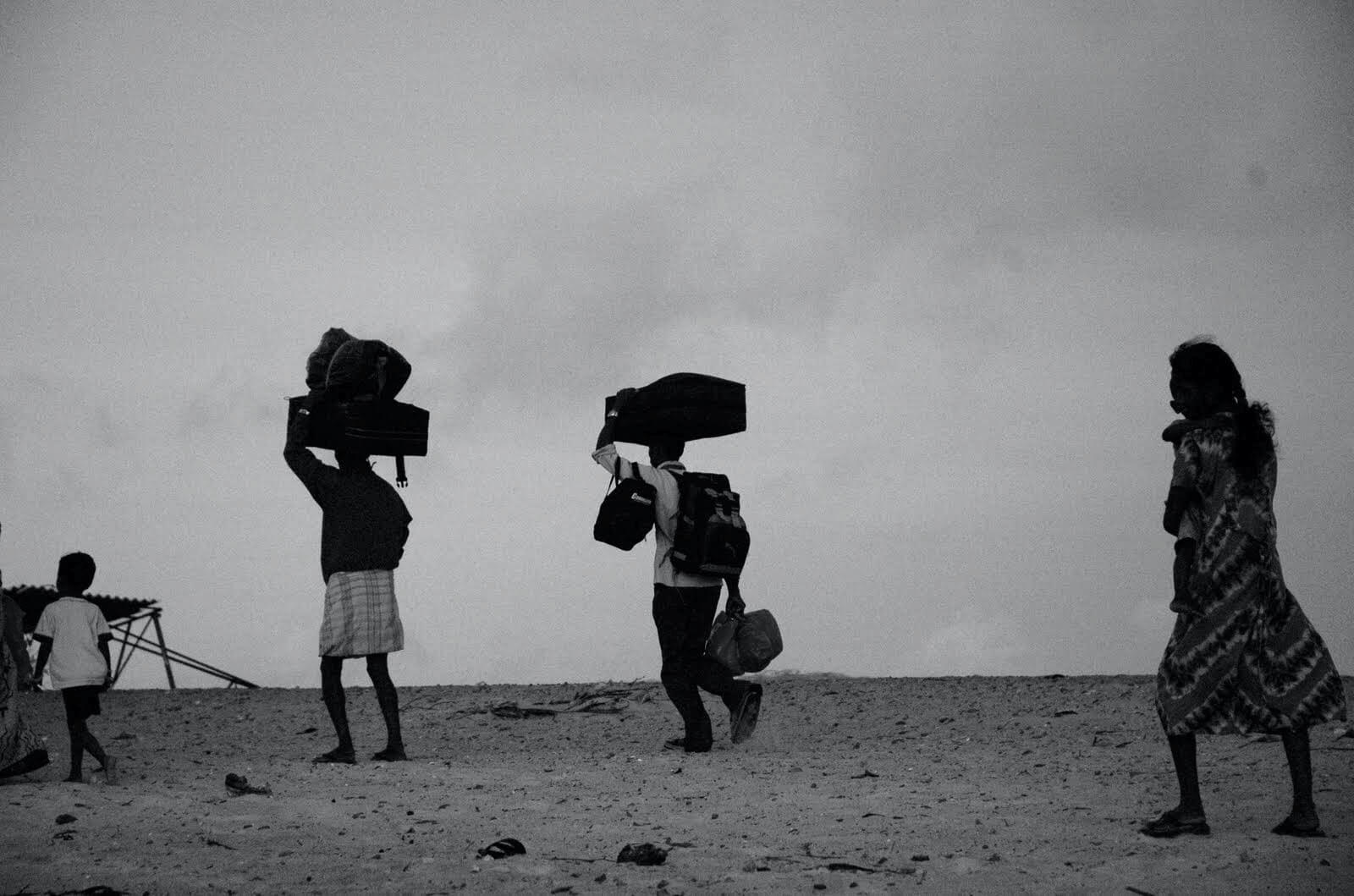 The picture of Sri Lankan refugees walking with their luggage