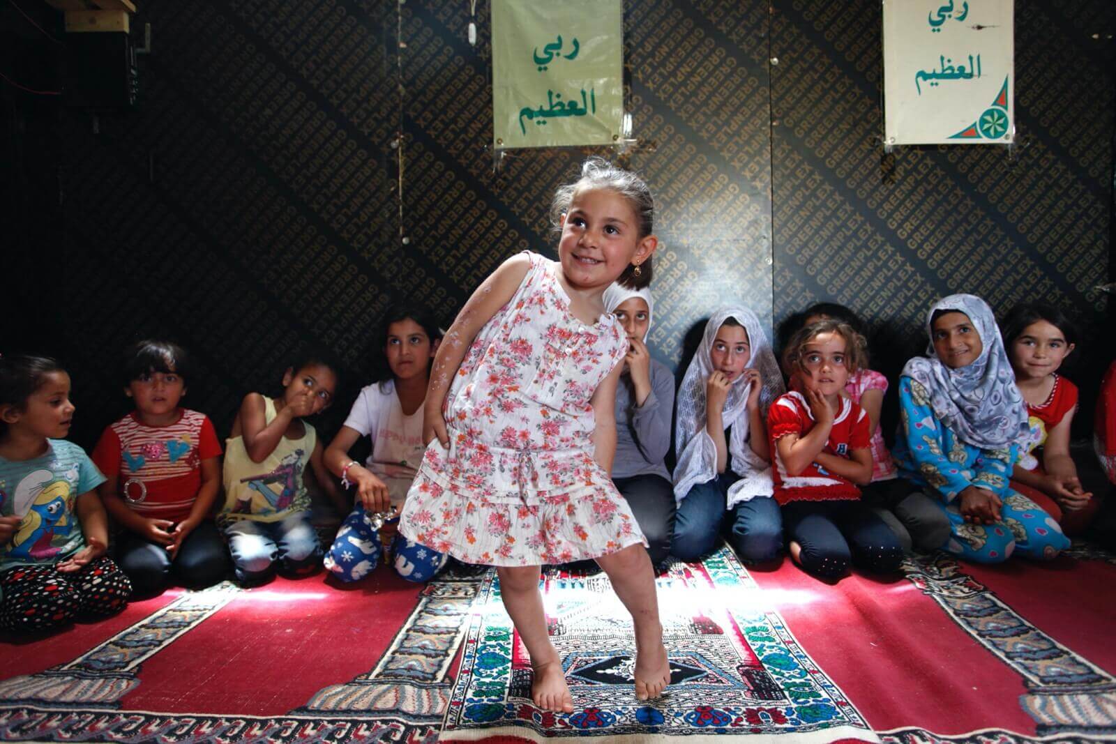 The photo of the Syrian girl in the middle of the room